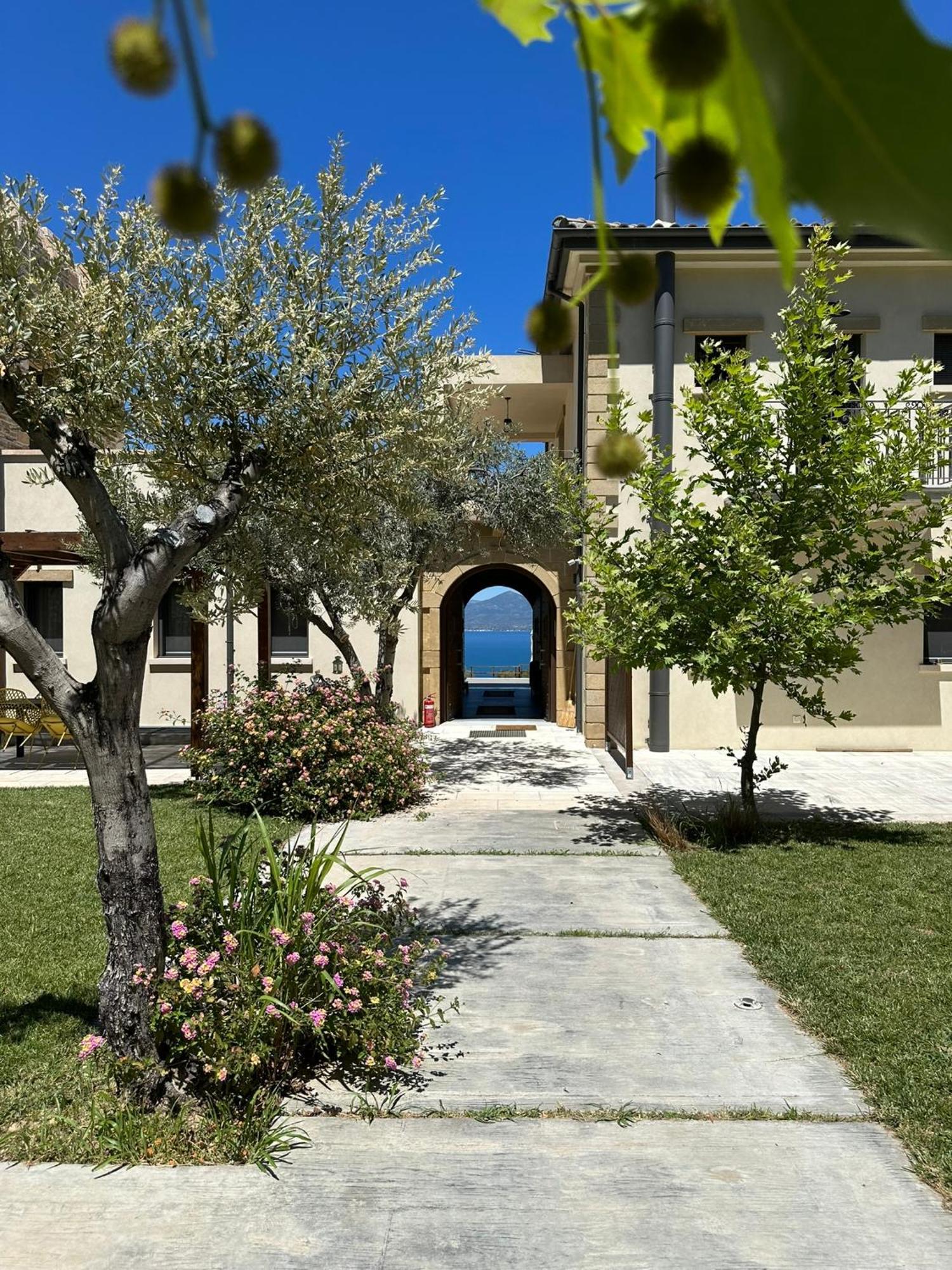Villa Kalamos / Sea View And Pool Nearby Athens Экстерьер фото